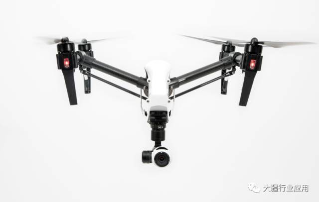 Keller Williams是一家国际房地产经纪公司，房产经纪人数量居全球之冠。DroneBase联手大疆行业应用，采用大疆“悟” Inspire 1、大疆精灵 Phantom 4及大疆精灵 Phantom 3 Professional为Keller Williams提供高清航拍影像，帮助12万房产经纪人用更直观而经济的方式销售房产。