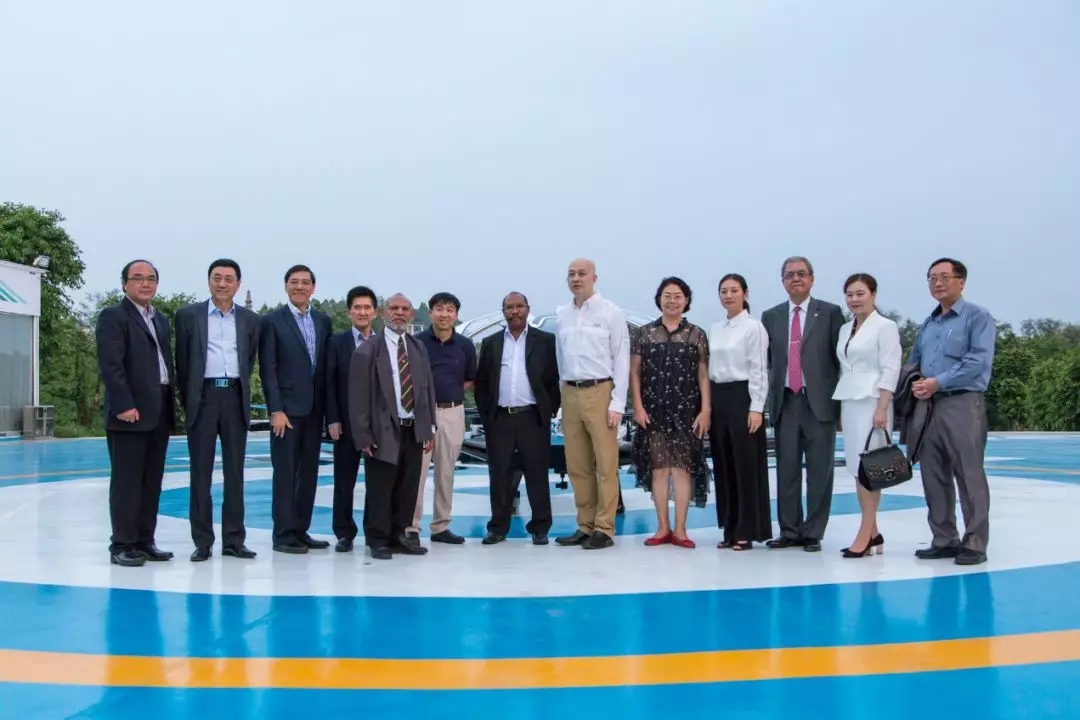 巴布亚新几内亚国会议长造访亿航 成功试飞亿航AAV.webp.jpg