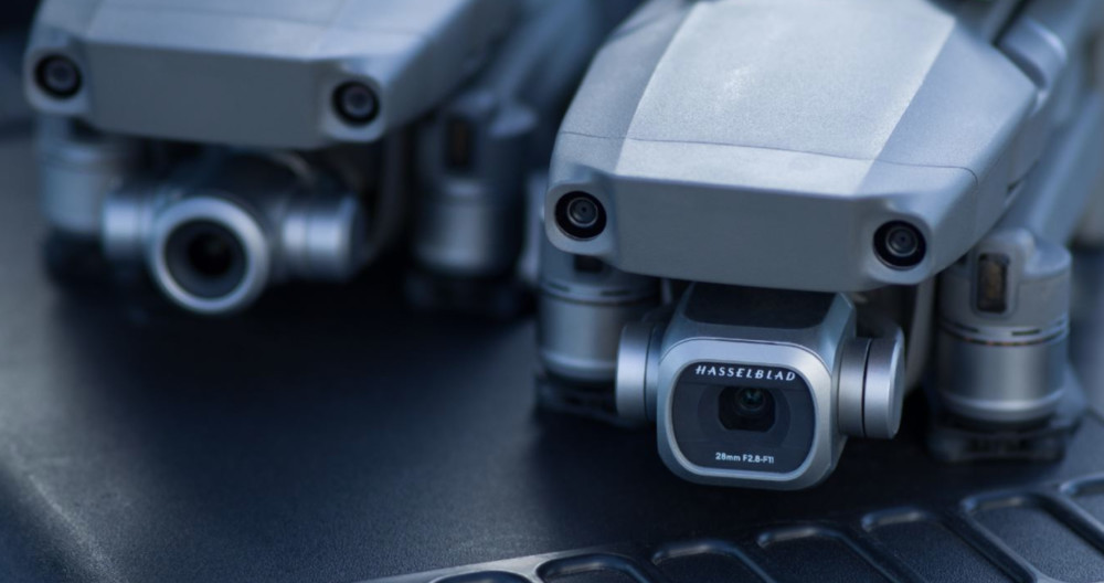 Mavic 2专业版可拍摄2000万像素的照片，内置等效焦距28mm的广角镜.jpg